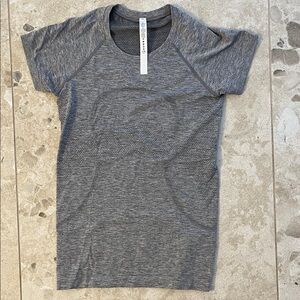 NWTag Lululemon Swiftly Tech T-Shirt Size 6